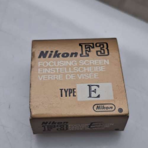 Nikon F3 相機的 E 型對焦屏（Focusing Screen），包含原始包裝盒。E 型對焦屏通常...