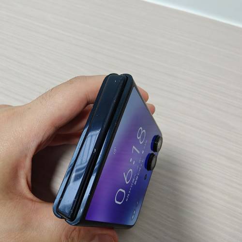Motorola Razr 50 ultra淨機