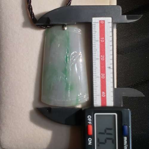 金絲種紫底翡翠