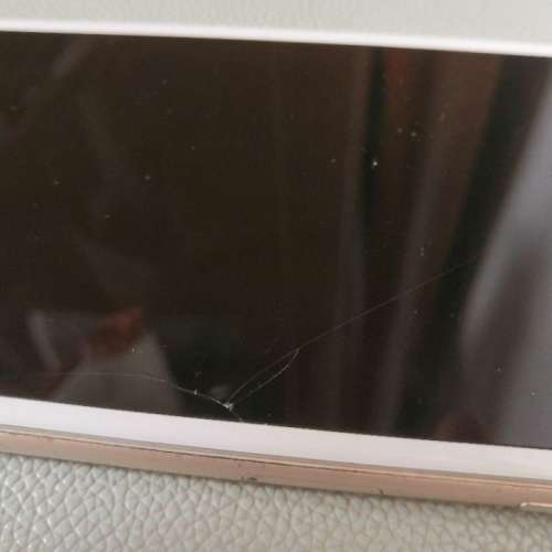 低至$199 出售iPhone 4， iPhone 6 【淨賣手機各1部】