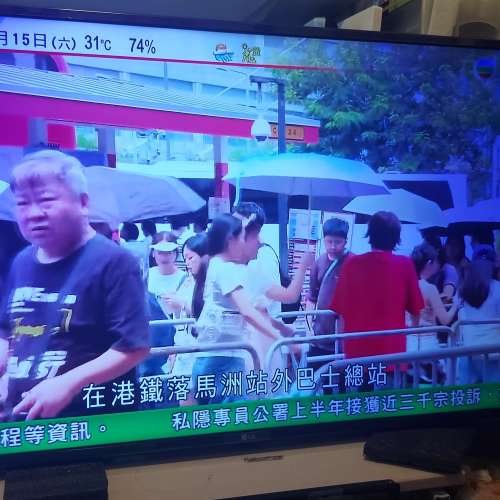 LG 樂金 43吋 4K UHD 智能電視 43UK6200PCA 遙控及底腳齊. 畫面有3條幼線, 影唔到...