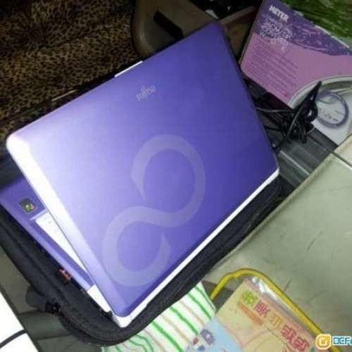 紫白色富士通 M2010 net book  95%new 原裝行貨..交換電腦