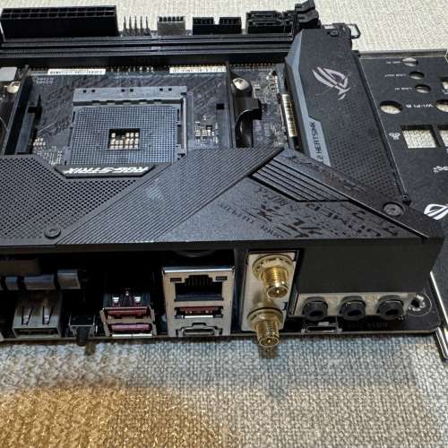 ASUS ROG STRIX B550-I GAMING ITX 主機板 二手 私人自讓