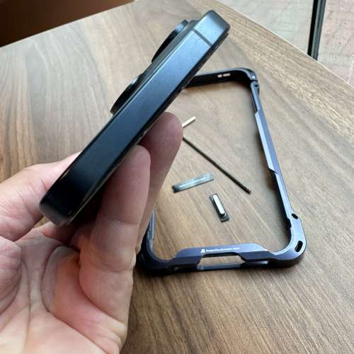 iPhone 15pro max512gb,港行雙卡極新，藍色鈦金屬，電池健康度84，冇修冇拆，所有原...