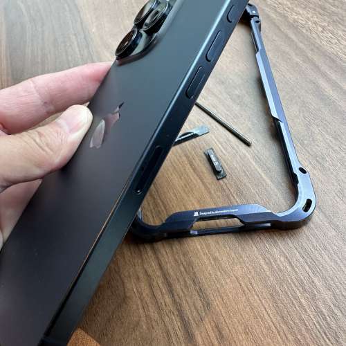 iPhone 15pro max512gb,港行雙卡極新，藍色鈦金屬，電池健康度84，冇修冇拆，所有原...