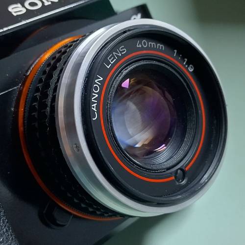 Canon 40mm f1.9