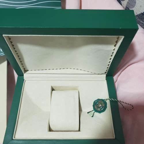 Rolex  Clean 錶盒連綠牌紙袋一套。全新。