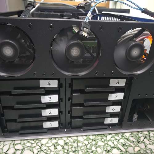白羊座8盤位NAS機箱 + TT 鋼影 SFX 450W 白色