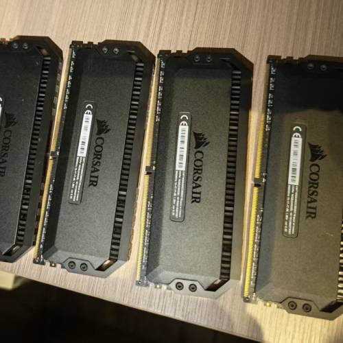 DDR4 8GBx4，Corsairs