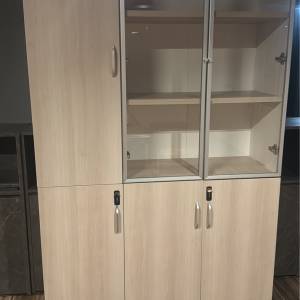 高端杏色木材+玻璃3門書櫃