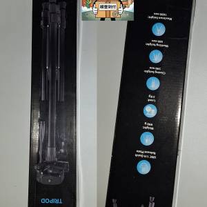 Digipod TR160 相機三腳架，具有 3 公斤的負載能力。它的包裝盒顯示最高高度為 168...
