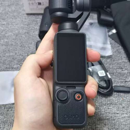 出99新冇用嘅大疆Pocket4全能套裝，帶一年年隨心換，激活時間2026-4-27，帶隨心換...