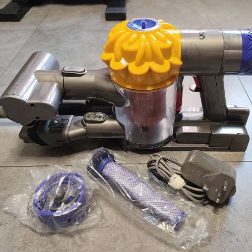 Dyson V6 無線吸塵機 跟全新電池 Cordless vacuum cleaner w/ brand new battery