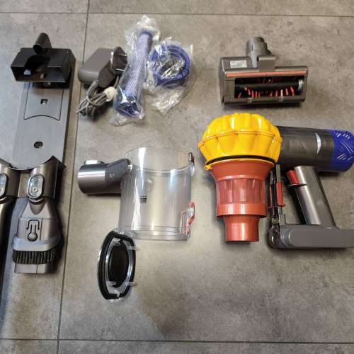 Dyson V6 無線吸塵機 跟全新電池 Cordless vacuum cleaner w/ brand new battery