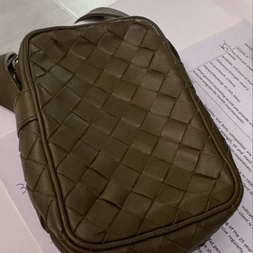 Bottega Veneta BV泥土棕Intrecciato迷你斜挎包