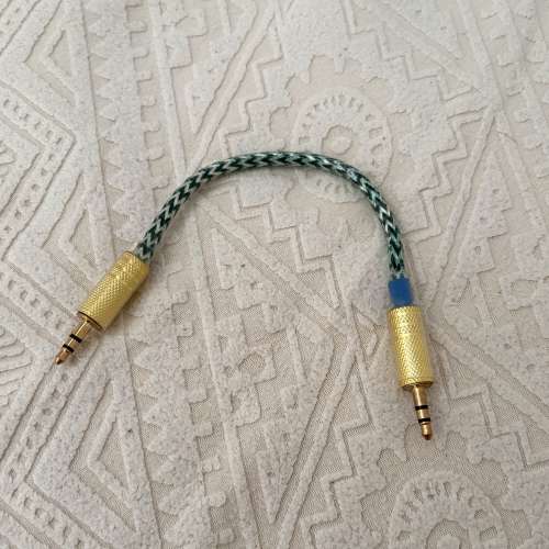 高分析力，音效立體通！靚聲！發燒級！3.5mm插頭 對錄線 一條。
