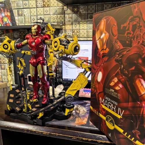 hottoys 1/4 ironman mark iv 4 suit-up gantry qs021 9成新
