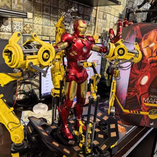hottoys 1/4 ironman mark iv 4 suit-up gantry qs021 9成新