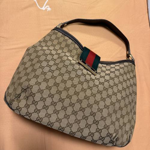 Gucci 經典GG logo 單肩包