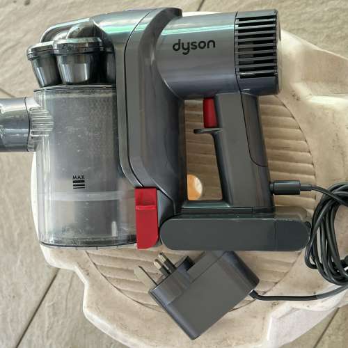 Dyson DC44 Animal 手提吸塵機 + 電池 + 充電器 (機頭有問題) 現零件機出售 HK$100.00
