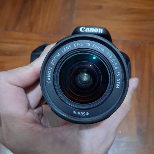 鏡筒有裂痕 Canon EOS 700D + 18-55mm IS STM