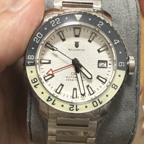 【全新未用品 Full Set】Waldhoff Atlas GMT Arctic 機械潛水錶 (藍黑圈/銀白面) ...