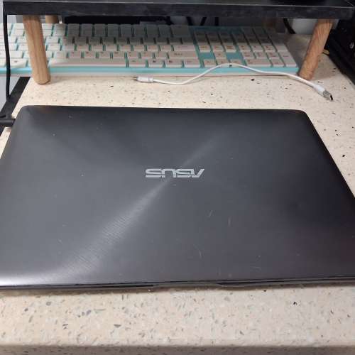 Asus UX331F 手提電腦（注意內容）