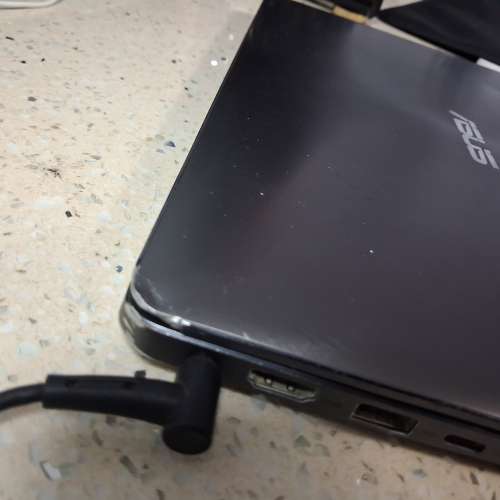 Asus UX331F 手提電腦（注意內容）