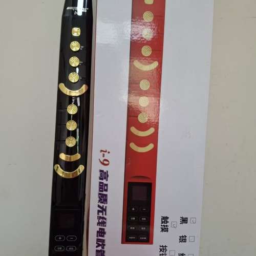 呢款i9電子吹管，內置99種音色，仲有雙揚聲器，唔使駁出面啲嘢都聽到聲