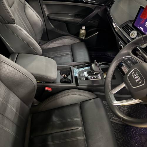 Audi Q5 spot back