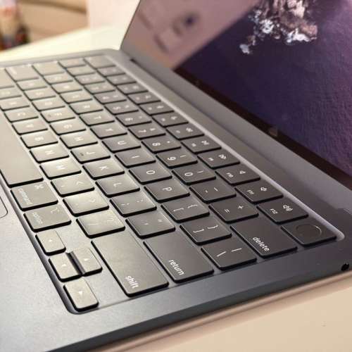 Apple MacBook Air M2 13吋 8GB 256GB 午夜暗色