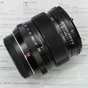 9成以上新 Fujifilm Fuji 14mm F2.8 X Mount 全新一手購入 遮光罩 原廠鏡頭蓋及底蓋...