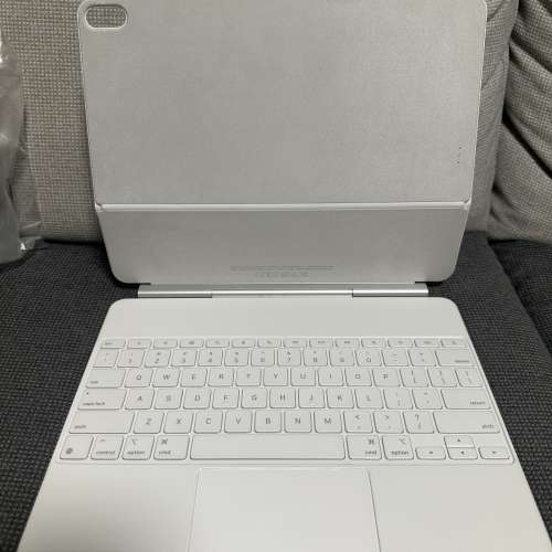 全新未開封iPad air m4 13inch, 1TB wifi銀色+白色Apple magic keyboard