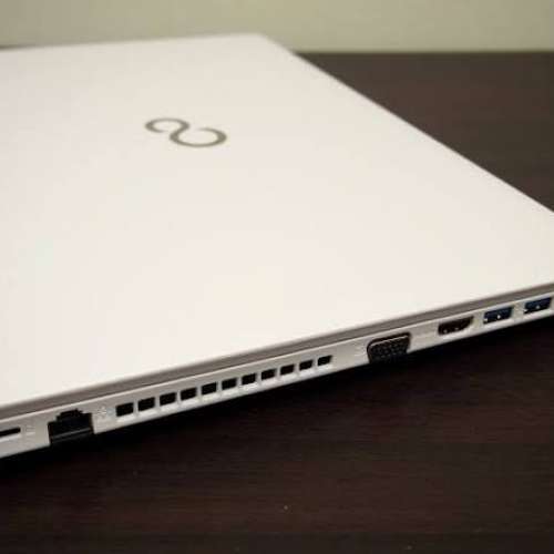 FUJITSU Ah555 特平手提電腦