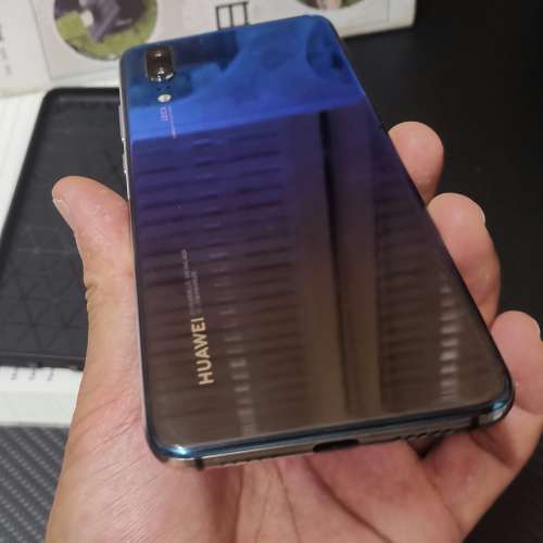 huawei華為p20 幻影藍國行版6GBram+128 原生安卓10系統 95%新