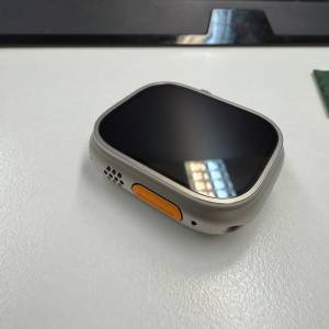 Apple Watch Ultra 3 49 毫米原色鈦金屬錶殼