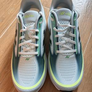 New Balance Ellipse US10. 全新（brand new)