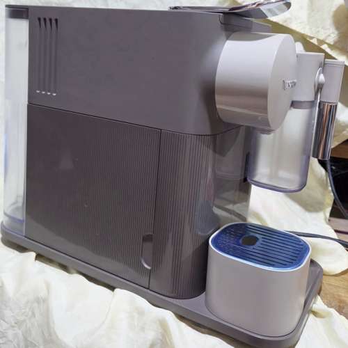 Nespresso 膠囊咖啡機 LATTISSIMA ONE