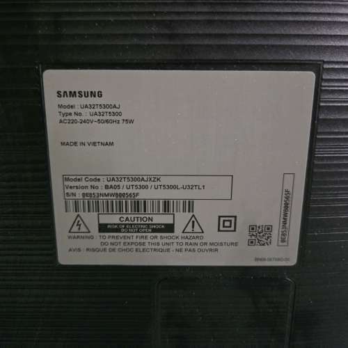 Samsung  32吋 智能電視已經裂mon,當零件  無搖控 ，無火牛 ， 型號 UA32T5300AJ