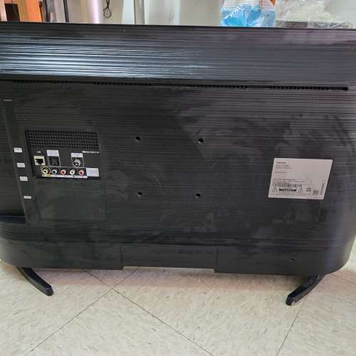 Samsung  32吋 智能電視已經裂mon,當零件  無搖控 ，無火牛 ， 型號 UA32T5300AJ
