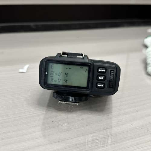 神牛閃光燈TT600, V860 各一支，加X1t遙控