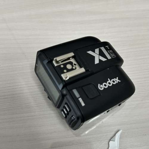 神牛閃光燈TT600, V860 各一支，加X1t遙控
