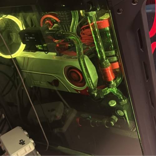 ASUS ROG水冷電腦