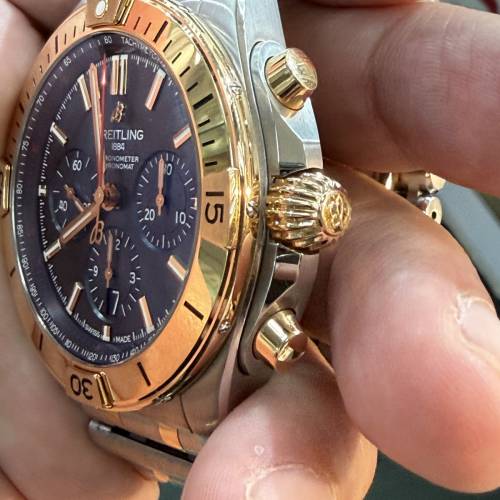 百年靈 Breitling Chronomat 42 間金藍盤 18K紅金/精鋼 UB0134 淨錶一隻 運作一切...