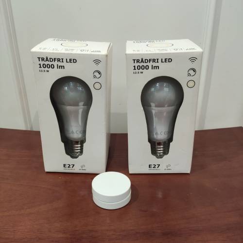 IKEA TR&Aring;DFRI 1000 流明 E27 規格的 LED 智能燈泡 兩個 
送 遙控器(有使用痕跡)  ...