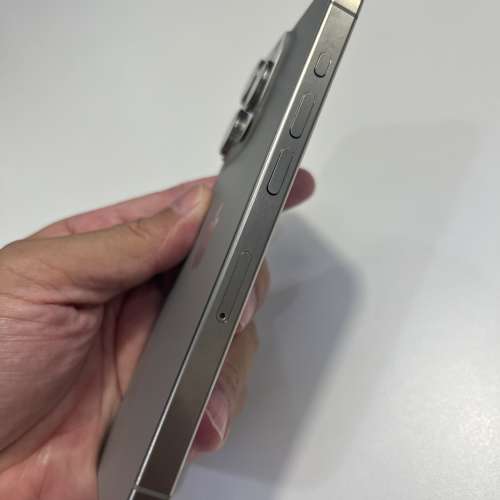 99新iPhone 15pro 256gb,完美冇花，冇維修過，所有原裝！