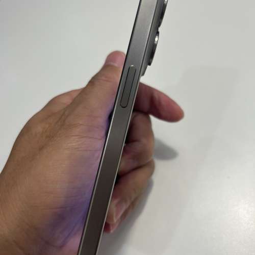 99新iPhone 15pro 256gb,完美冇花，冇維修過，所有原裝！
