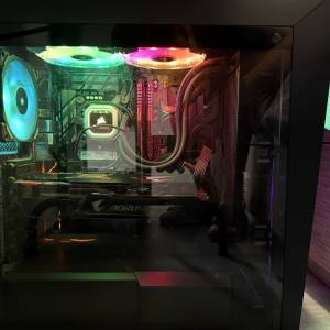 平放！！！卡皇 GTX  1080Ti 11 GB 抵玩經典高配台式水冷RGB電競主機