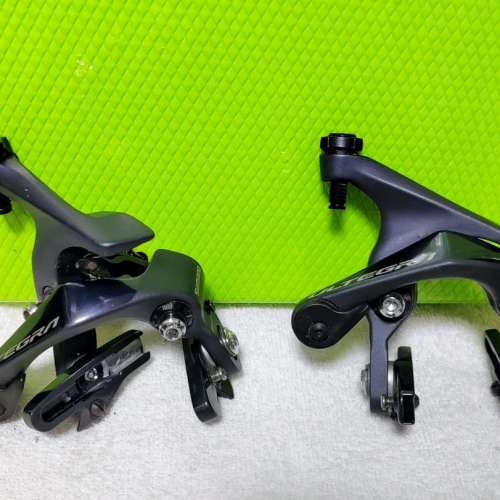 Shimano Ultegra BR-R8010 系列的直裝式（Direct Mount）