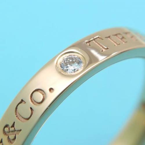 Tiffany＆Co 戒指

三鑽玫瑰金戒指